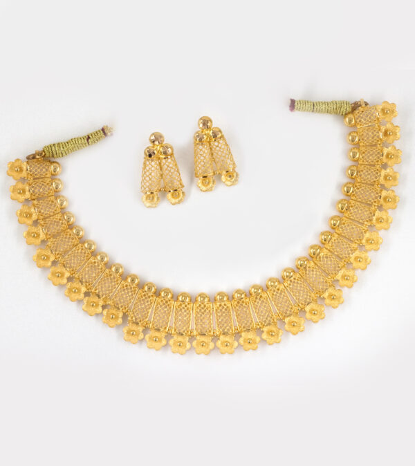 sh Floral Necklace Set with Earrings